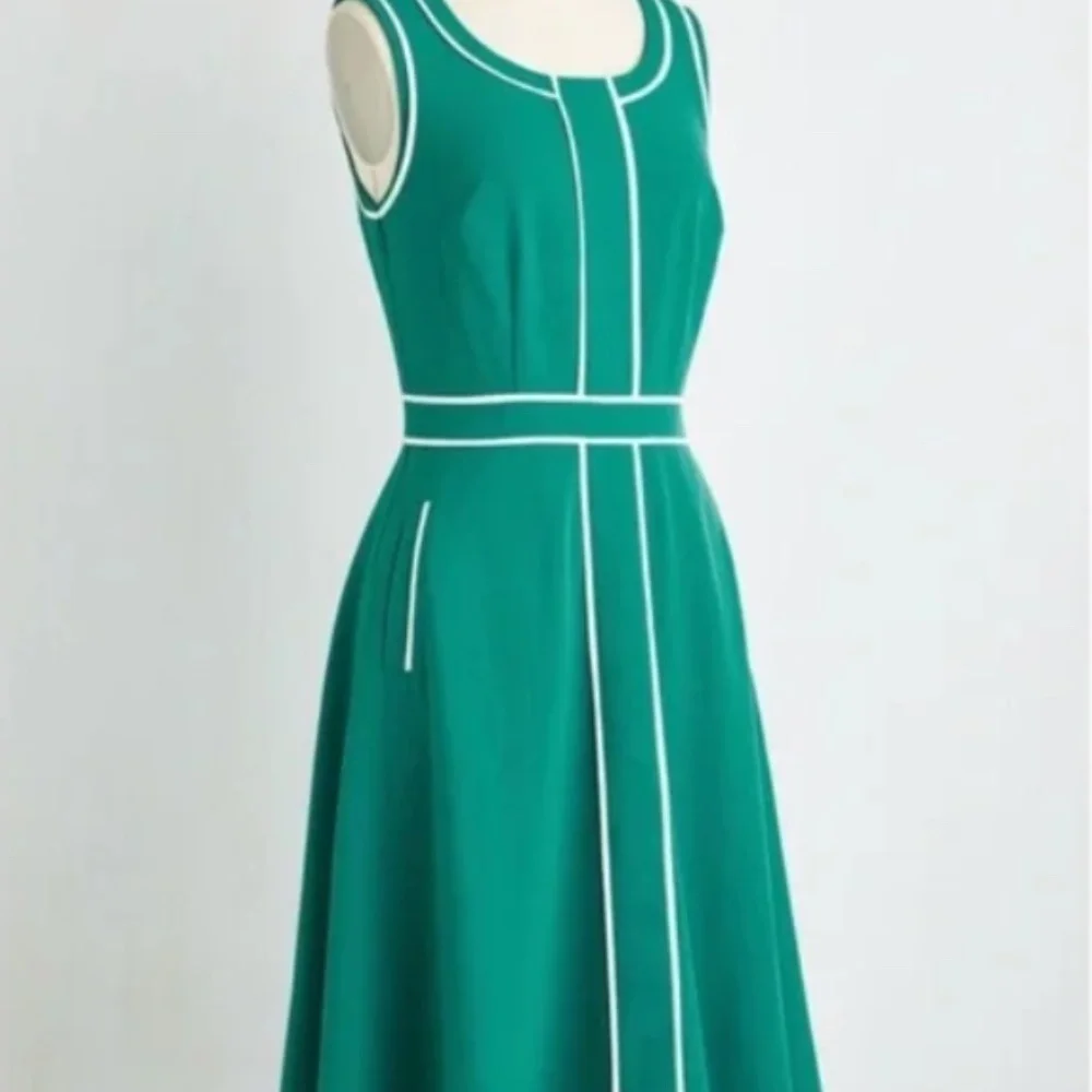 ModCloth Green Roving Reporter Dress, Size M - Picture 7 of 7